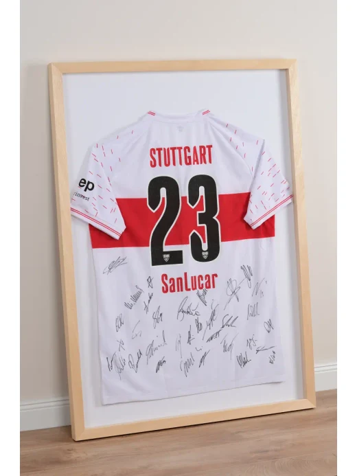 Trikot-Bilderrahmen in Naturholz mit eingerahmtem Fußballtrikot