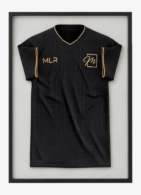 Zwart shirt in een diepe shirtlijst