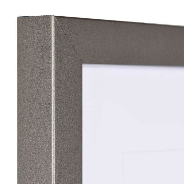 Holz-Profil Top Cube, platin - Ecke Ansicht der Ecke eines platinfarbenen Bilderrahmens mit geschlossener, glatter Oberfläche und würfelförmigem Profil
