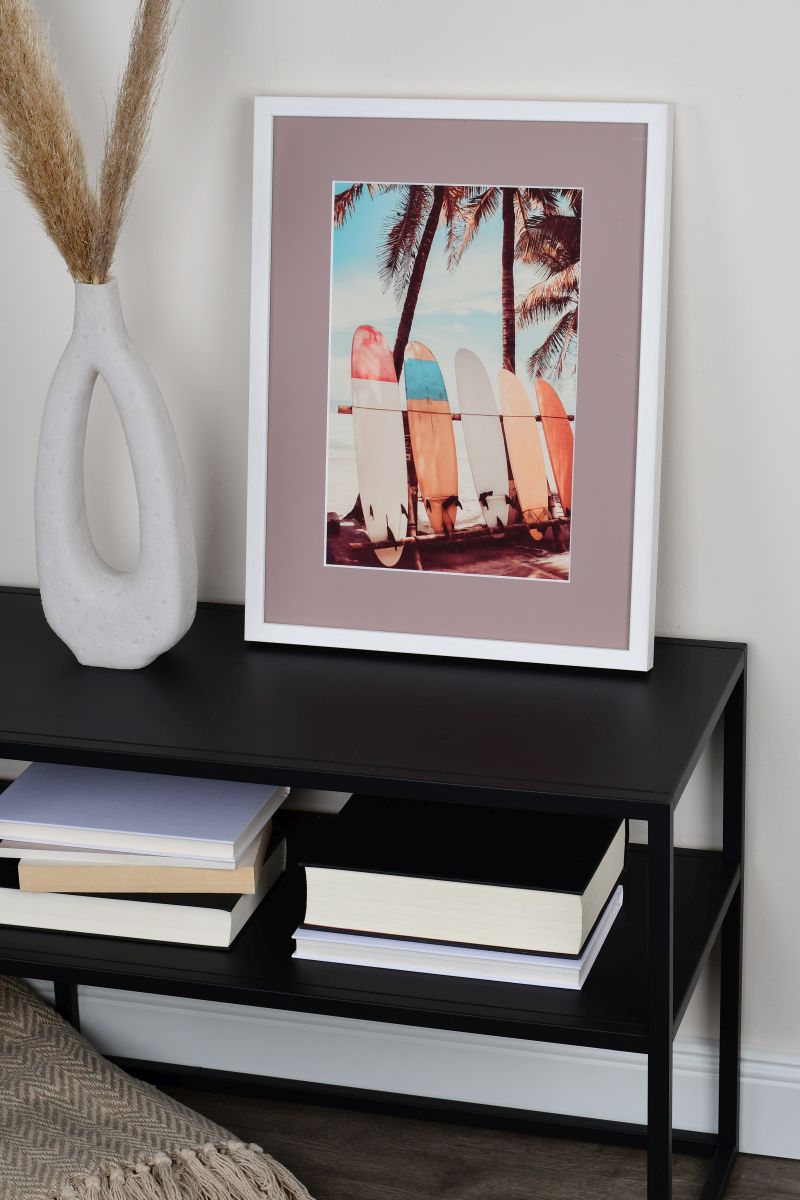 Bilderrahmen mit Pasepartout in der Farbe Coffee in Wohnambiente