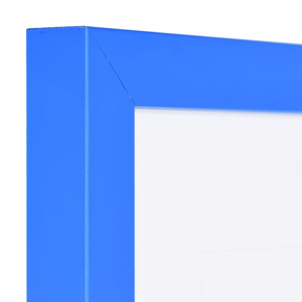 Holz-Profil Top Cube, marineblau - Ecke Ansicht der Ecke eines marineblauen Bilderrahmens mit geschlossener, glatter Oberfläche und würfelförmigem Profil