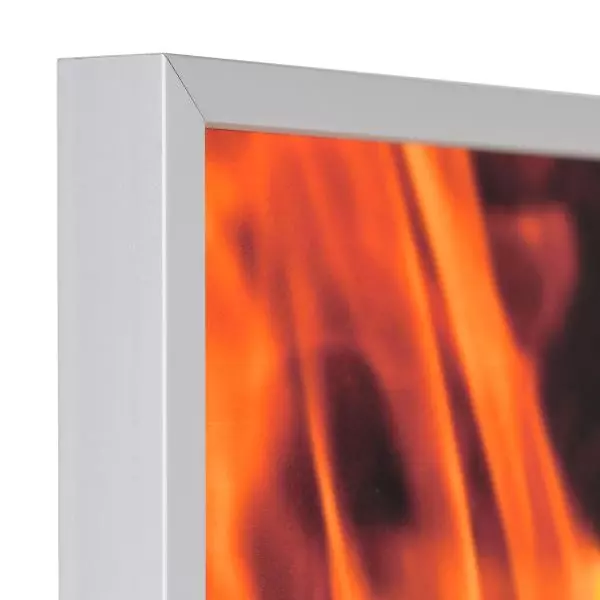 Ansicht der Ecke eines silbernen, kantigen, stabilen Brandschutzrahmens aus eloxierten Aluminium