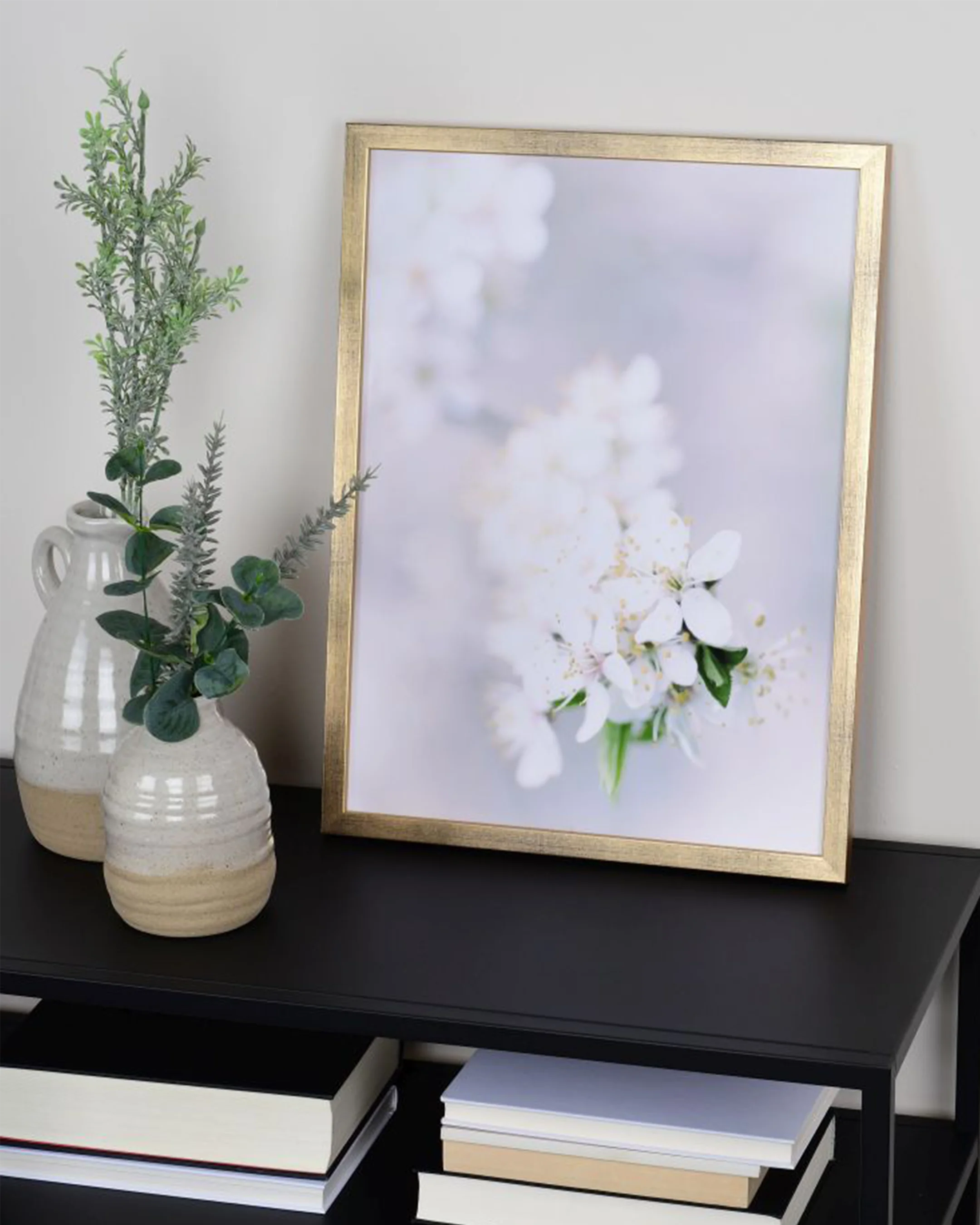 Bilderrahmen Holz Helena Gold im Wohnraum