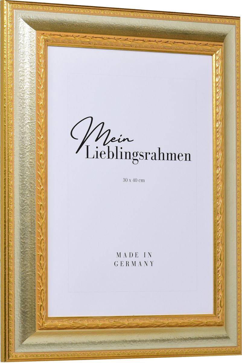 Seitenansicht eines silbernen, pompösen Bilderrahmens mit detailreichen Barockapplikationen 