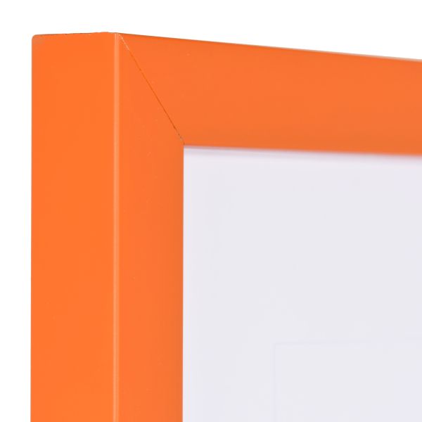 Holz-Profil Top Cube, orange - Ecke Ansicht der Ecke eines orangenen Bilderrahmens mit geschlossener, glatter Oberfläche und würfelförmigem Profil